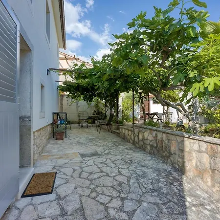 Holiday home Dvi Ladonje Tar-Vabriga