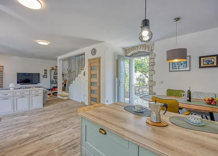 펜션 Dvi Ladonje Tar-Vabriga